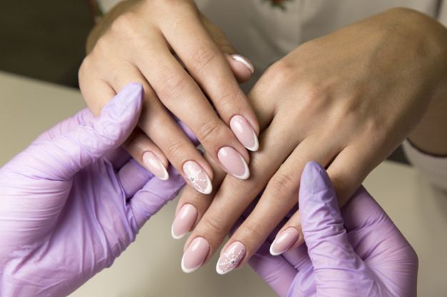 beauty-salon-work-with-nails-manicure_131087-264